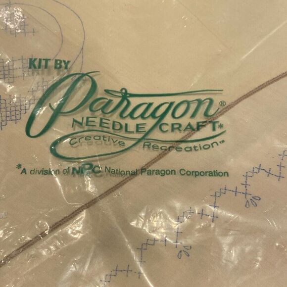 Vintage Paragon Needlecraft Tablecloth Cascade Rose NIP - Picture 5 of 7